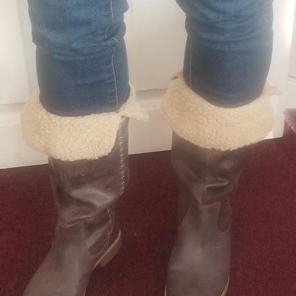 Ladies Timberland Distressed Brown Boots - Picture 2 of 6